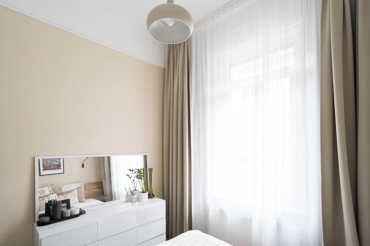 Ferienwohnung Sunrise Lounge Corvin 63M2 Ac Budapest Exterior foto